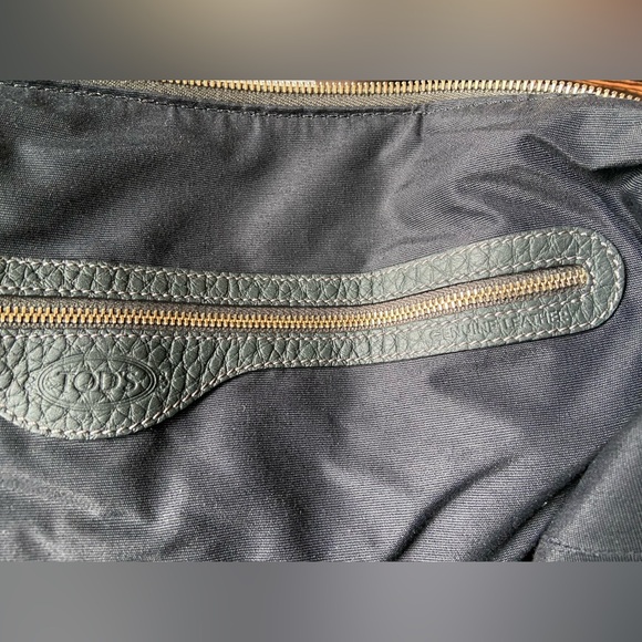 🌸SOLD🌸 Tod’s Miky Bauletto Grande (Large) in Graphite with Gold Hardware! - Picture 15 of 16